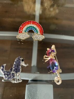 Mixed brooches 1-cat 1-dog 1- rainbow